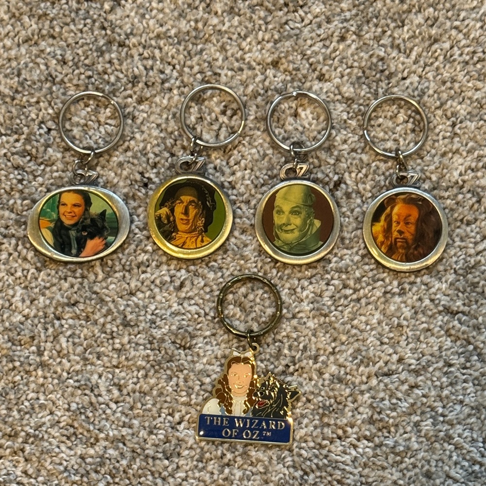 Vintage Wizard of Oz Keychains 1997 Dorothy Scarecrow Tin Man Lion Lot of 5